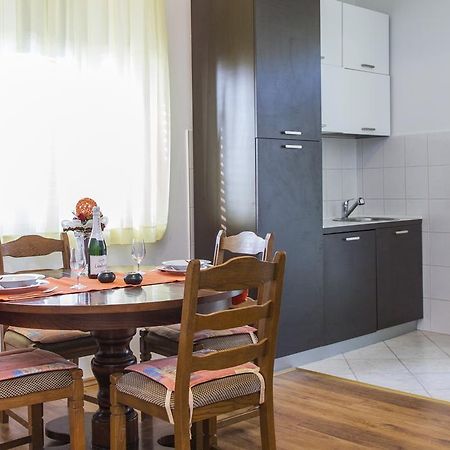 Apartment Amber Koromačno Rum bild