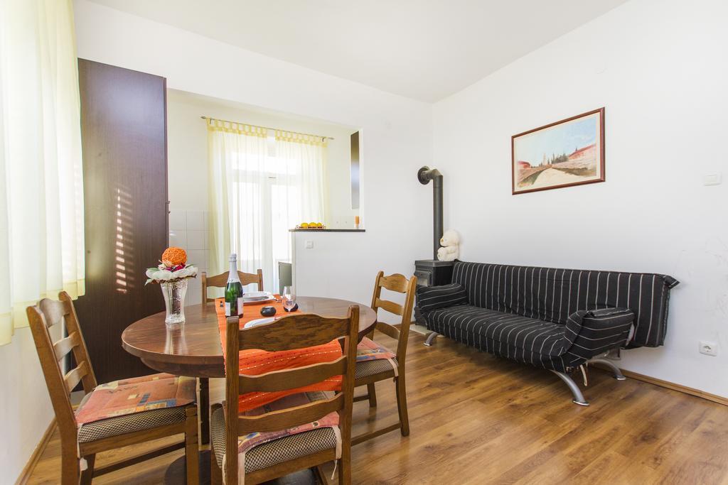 Apartment Amber Koromačno Rum bild