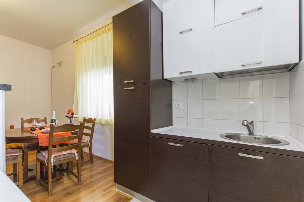 Apartment Amber Koromačno Rum bild
