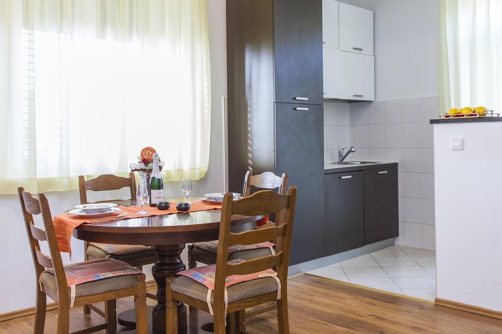 Apartment Amber Koromačno Rum bild